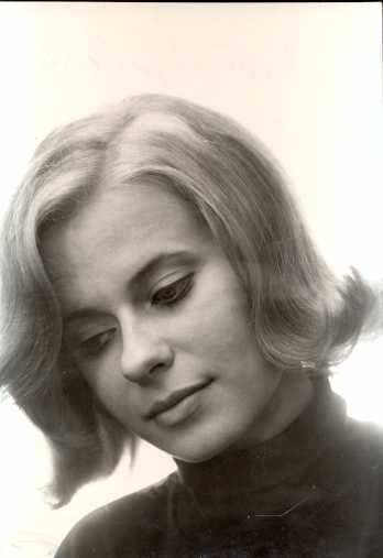 EsztergEsztergályos Cecilia